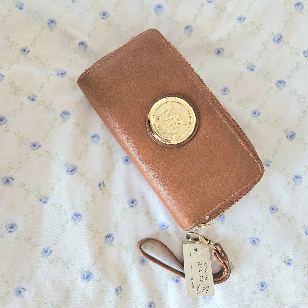 michael kors wristlet wallet